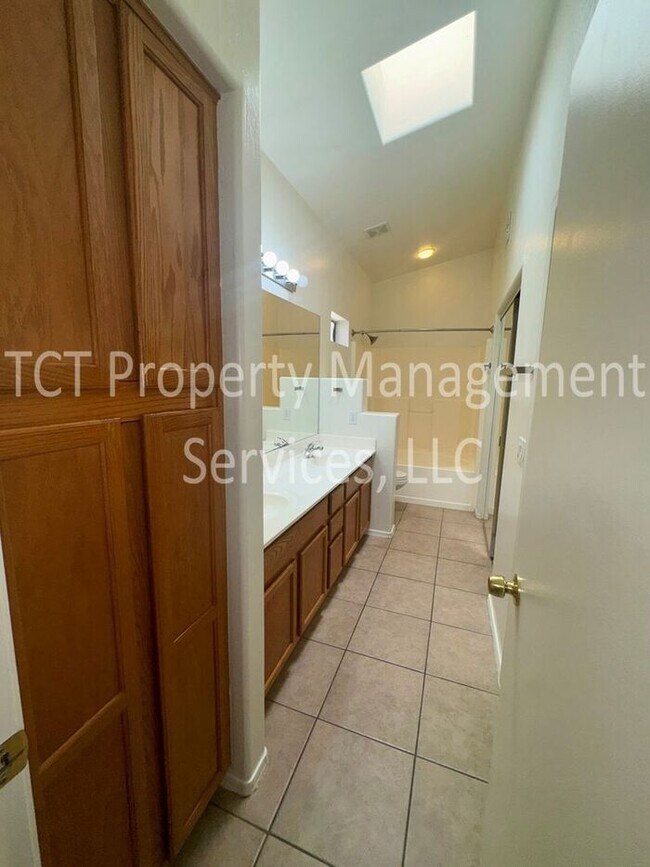 Building Photo - 3 Bedroom/2 Bath home in the gated community of Sunrise @ Harbor Shores