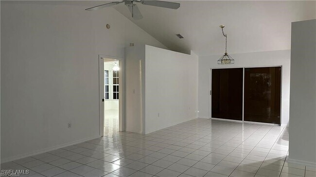 Building Photo - 701 Arianne Ct
