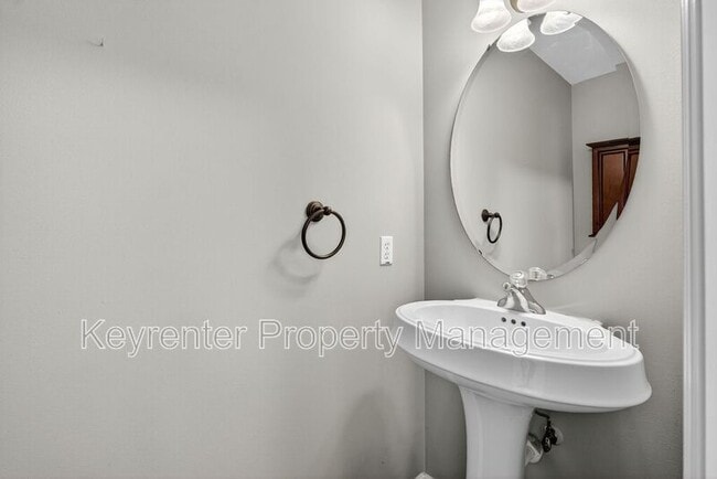 Building Photo - 1111 Ridgeway Dr