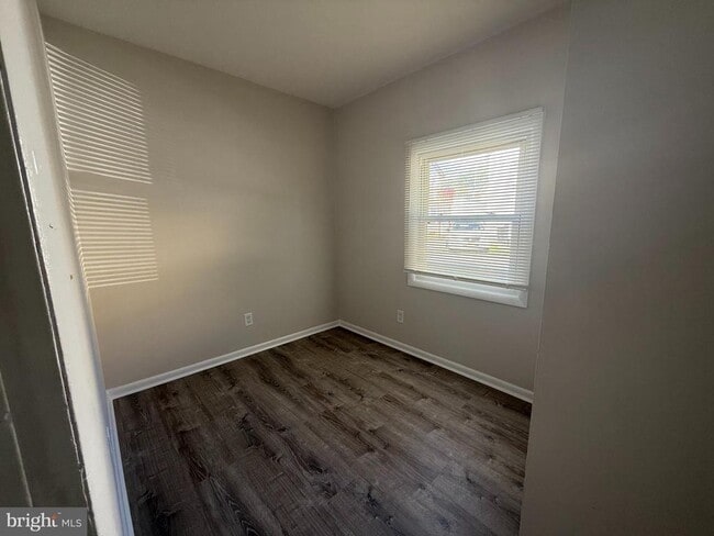 Building Photo - 11 Delsea Dr S
