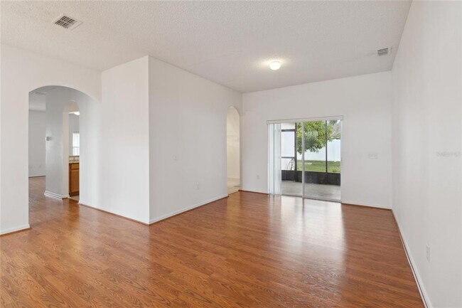 Building Photo - 325 Azincourt Ln