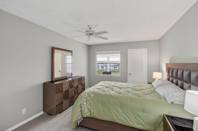 Building Photo - 4003 Wolverton E