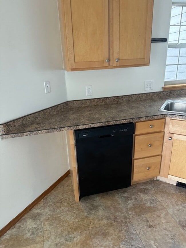 Building Photo - 3 bedroom Upscale home Mid town