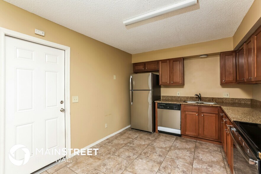 Building Photo - 441 S Sparkman Ave