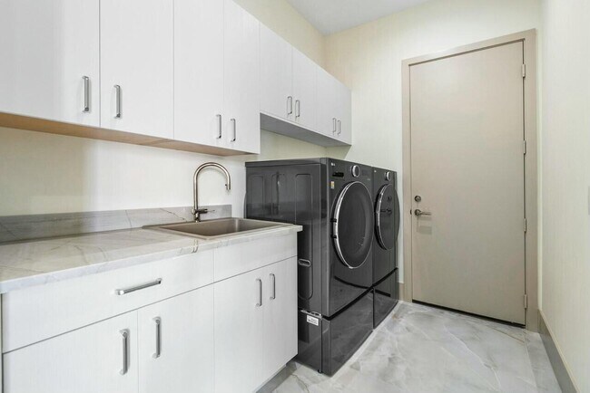 Building Photo - 13460 U.S. Rte 1