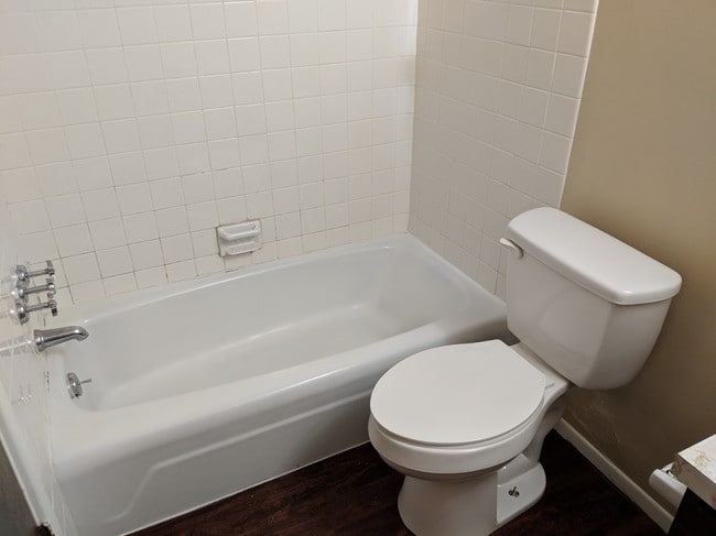 Building Photo - Velvel Apartments 3rd Floor available