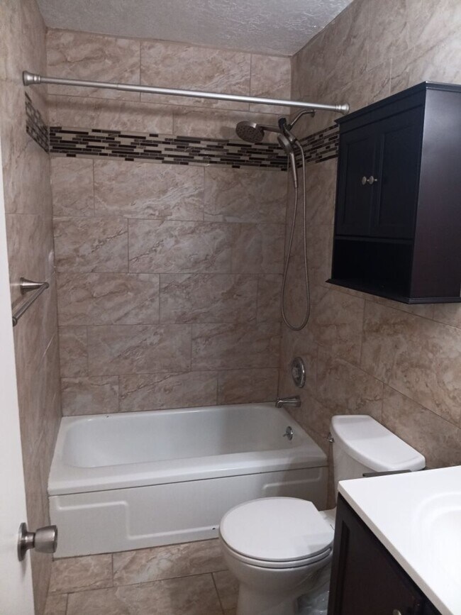 Building Photo - 2-bedroom, 2-bathroom home located in the vibrant city of Albuquerque