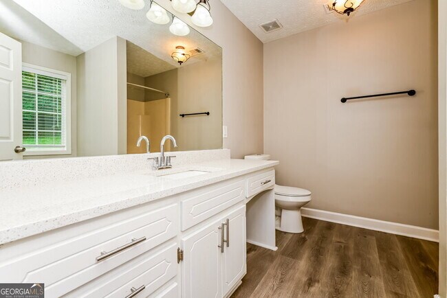 Building Photo - 452 Grove Hill Dr