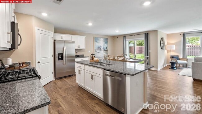 Building Photo - 1700 Vanderlyn St