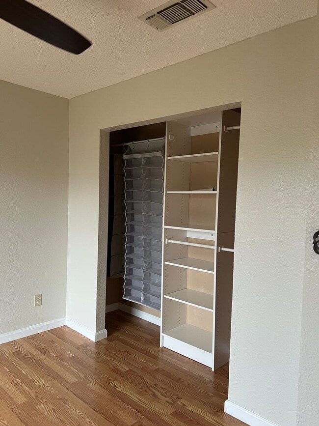 Building Photo - Available now! South Davis Townhome On Ver...