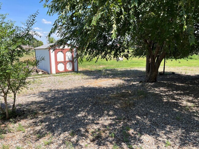 Building Photo - ALL PROSPECTIVE TENANTS MUST SUBMIT A $58 ...