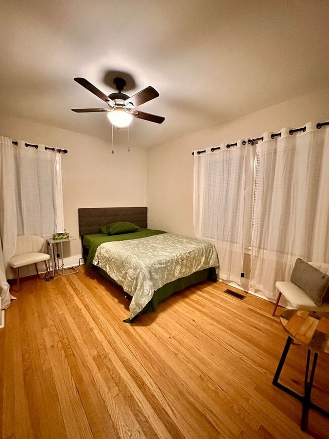 Building Photo - Spacious Benson Bungalow - 4BD 2B