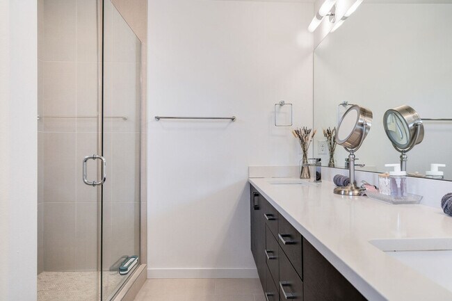 Building Photo - 724 3rd Ave N