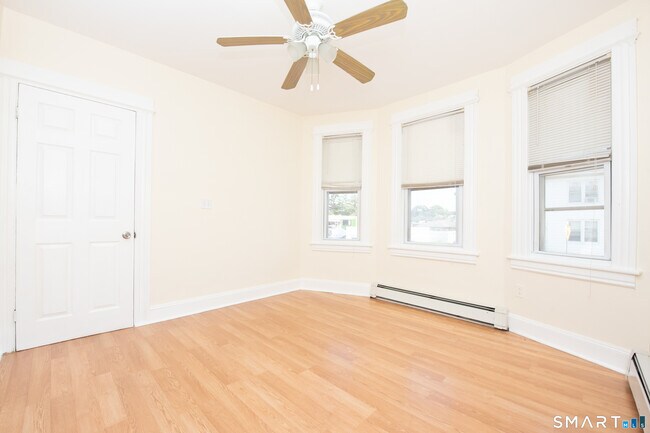 Building Photo - 157 Sage Ave