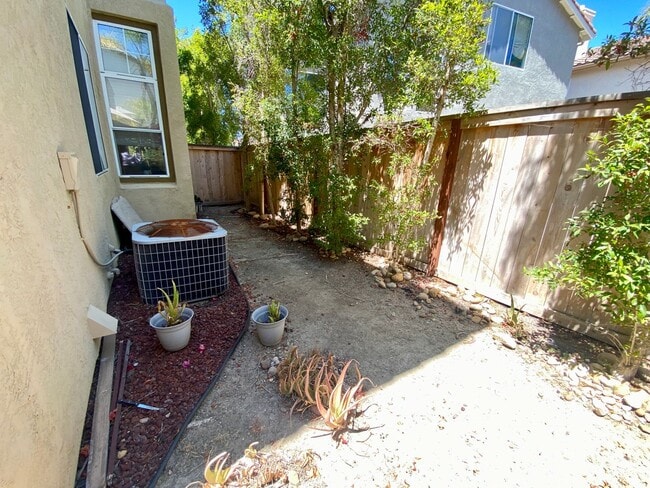 Building Photo - Scripps 3br plus loft garage yard granite kitchen TEXT 858-774-1574