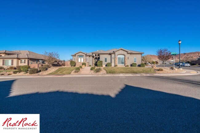 Building Photo - Stunning 2 Bedroom Fully Furnished Home. Community Pool & Mini Golf!