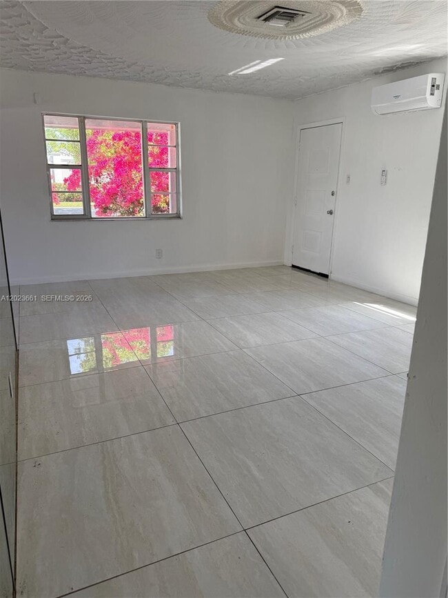 Building Photo - 3810 SW 25th St