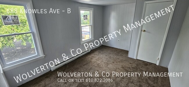 Building Photo - Large 2 bedroom, 1 Bath 2nd Floor Unit Ava...