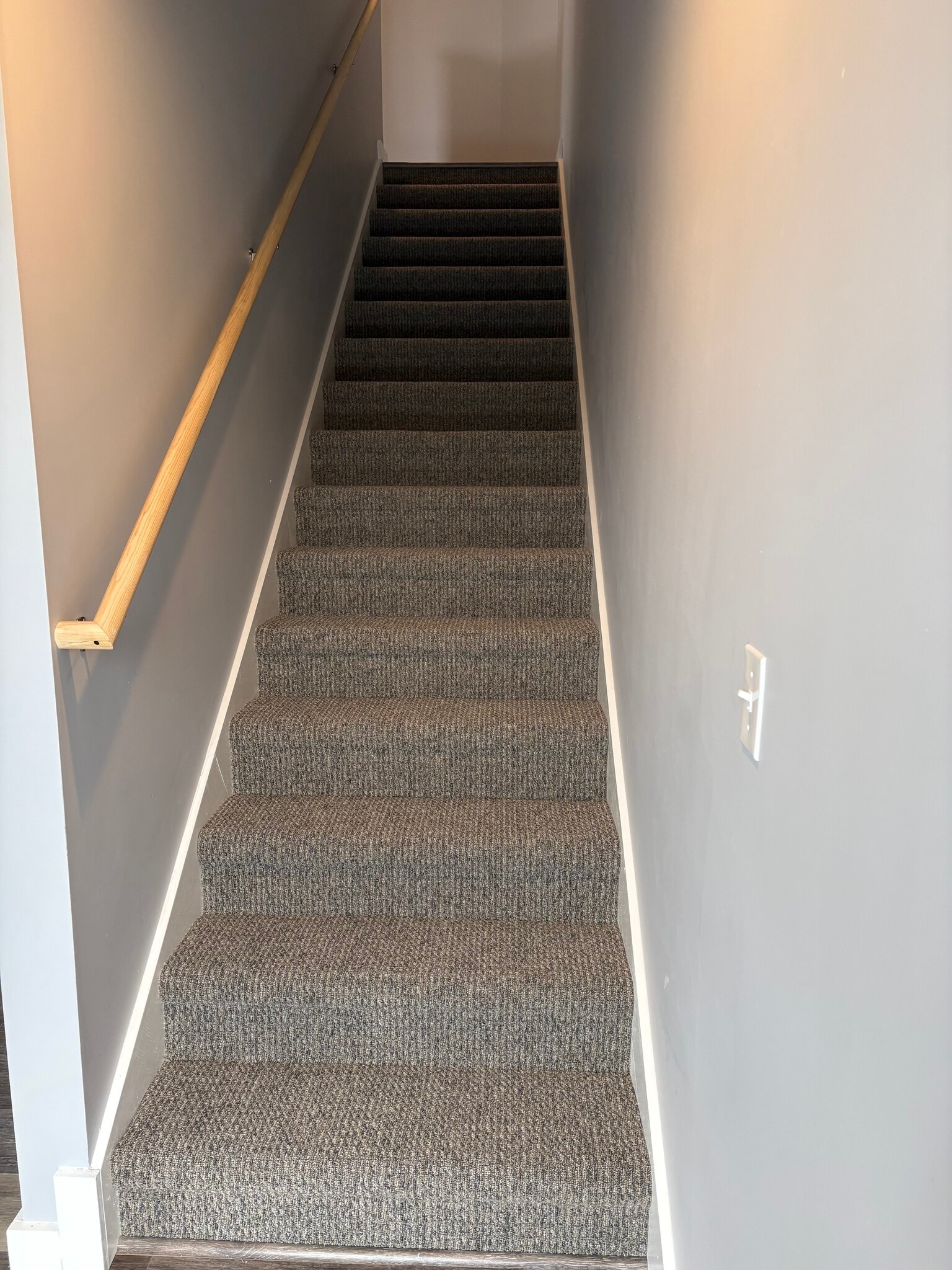 Building Photo - 867 Upper Pleasant Valley Rd