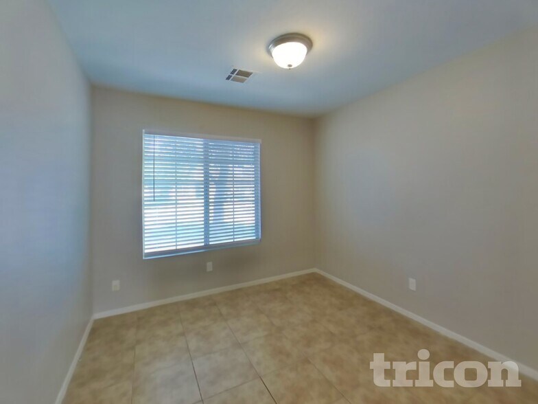 Building Photo - 4873 E Rousay Dr