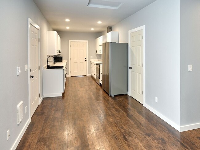 Building Photo - 11th - VPM415E-5