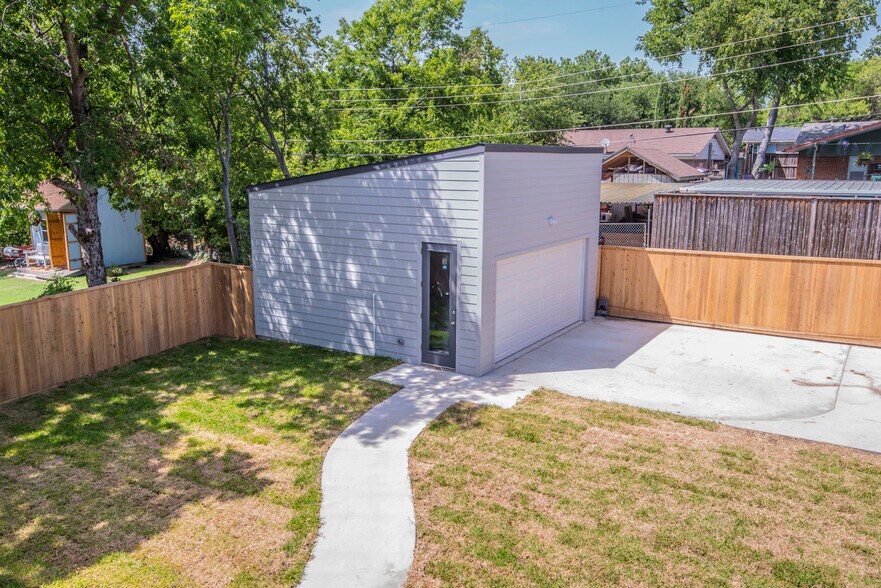 Building Photo - 8718 Boundbrook Ave