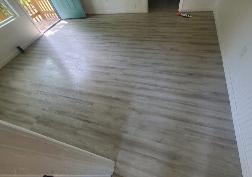 Building Photo - 713 W Sam Rayburn Dr