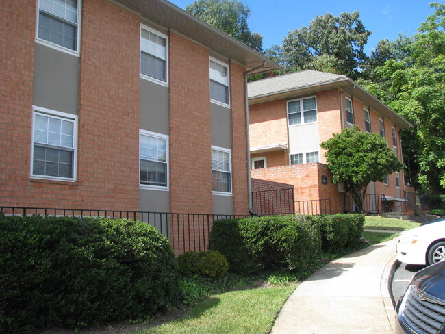 Primary Photo - 2426 Arlingon Blvd, Apartment G6