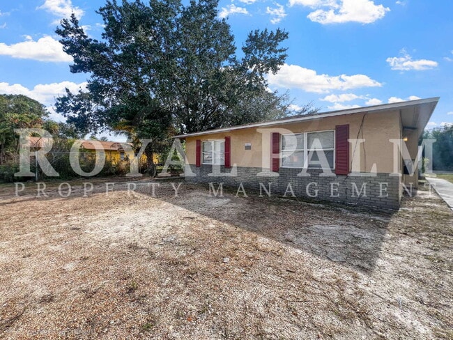 Building Photo - 1BR/1BA First Street Fort Myers! Freshly Renovated + Actually Affordable = $250 Off the 1st Month!