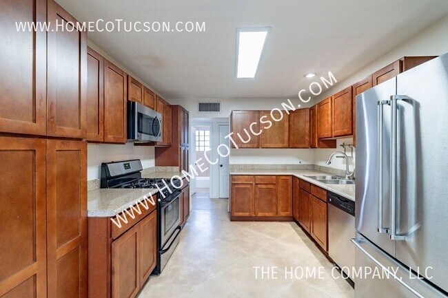 Building Photo - 3949 E 2nd St