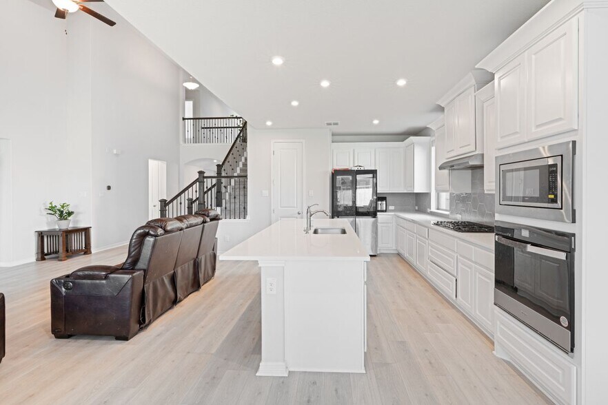 Building Photo - 213 Mira Mesa Dr