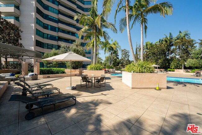 Building Photo - 10490 Wilshire Blvd
