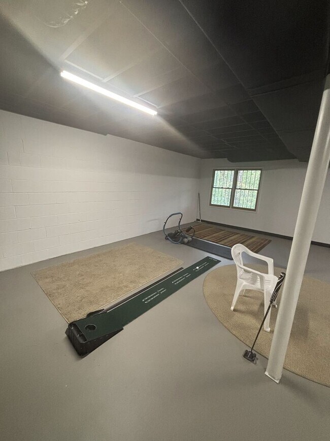 Building Photo - Spacious 3 Bed 2 Bath Home In Homewood With Large Basement