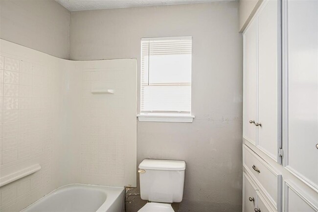Building Photo - 22807 Canyon Lake Dr