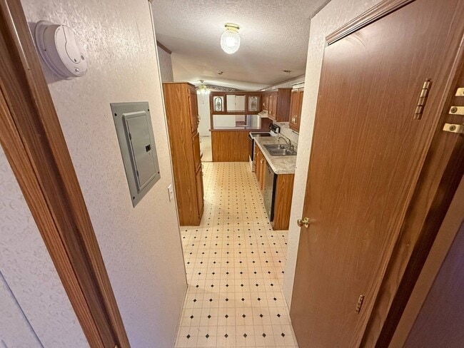 Building Photo - 2900 N Apperson Way