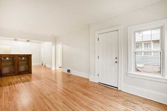 Building Photo - 3407 N Oliver Ave