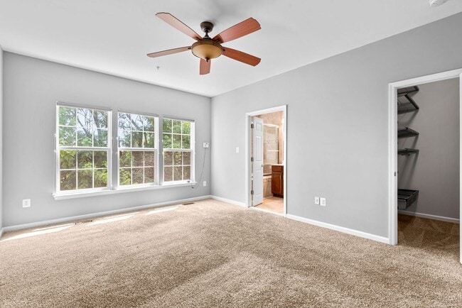 Building Photo - 3 Bedroom 3.5 Bathroom - Wheaton Townhouse...