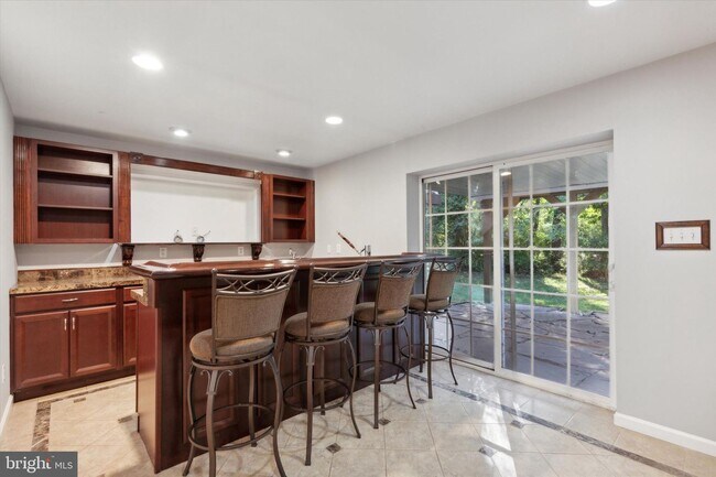 Building Photo - 125 Vernon Ct