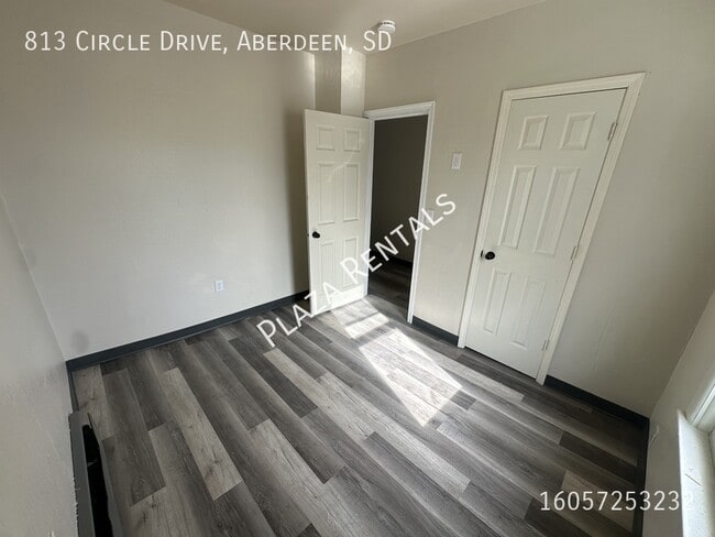 Building Photo - 405 S 8th St