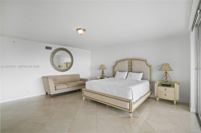 Building Photo - 19355 Turnberry Way