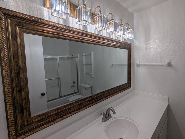 Building Photo - 744 Palomino Dr