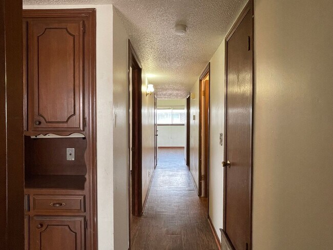 Building Photo - 4841 Newport Dr