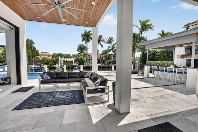 Building Photo - 334 Isle of Capri Dr