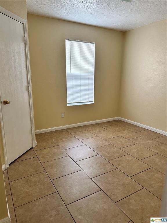 Building Photo - "Spacious 4-Bedroom Gem with 2 Full Baths in Killeen, TX - 1,647 Sq Ft of Comfort Awaits!"