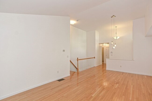 Building Photo - 123 Lordvale Blvd