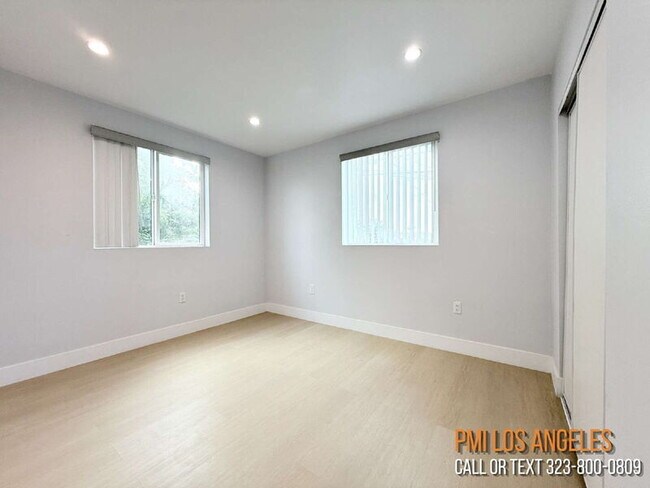 Building Photo - 208 E 87th St