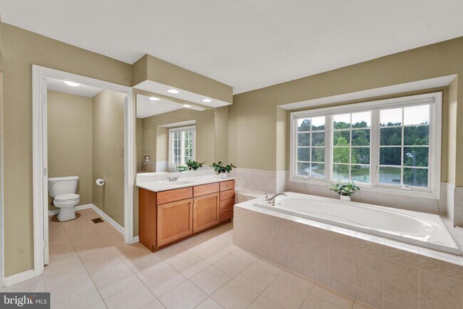 Building Photo - 19 Meadowlark Dr