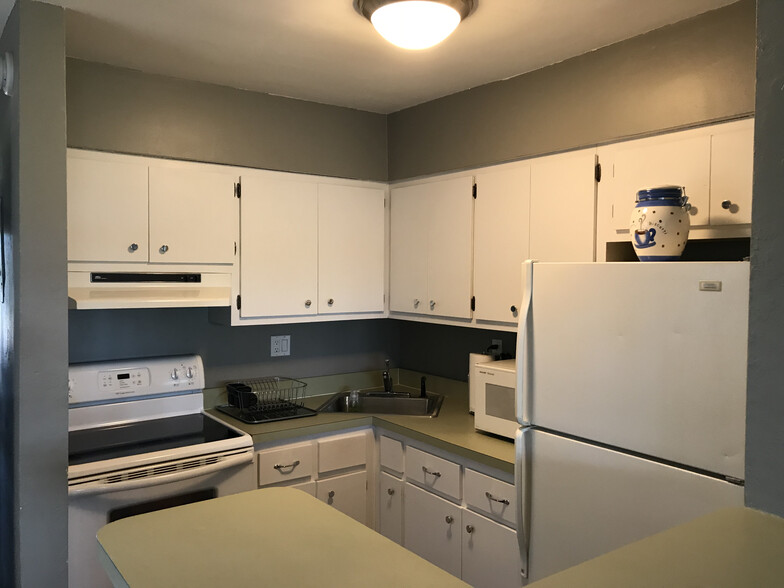 Kitchen - 6200 NE 22nd Way