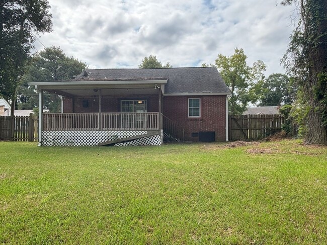 Building Photo - Get on over to Glendale!