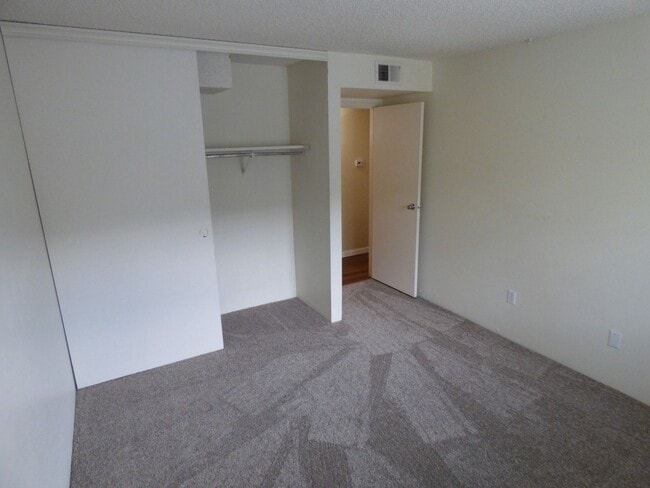 Building Photo - $0 DEPOSIT OPTION. SPACIOUS 2-BEDROOM, 2-B...